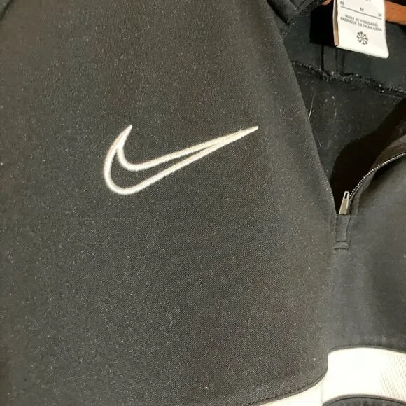 Black, Nike Syracuse United lightweight jacket, men’s size medium - Picture 3 of 4